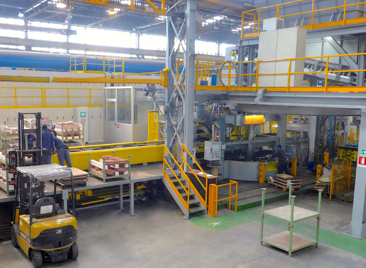 Automatic molding line for heavy automotive castings (GGG)
